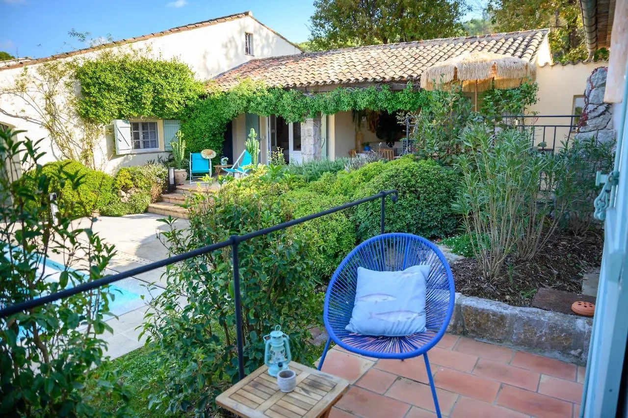 Le Mas De La Source Bed and Breakfast Μουζέν