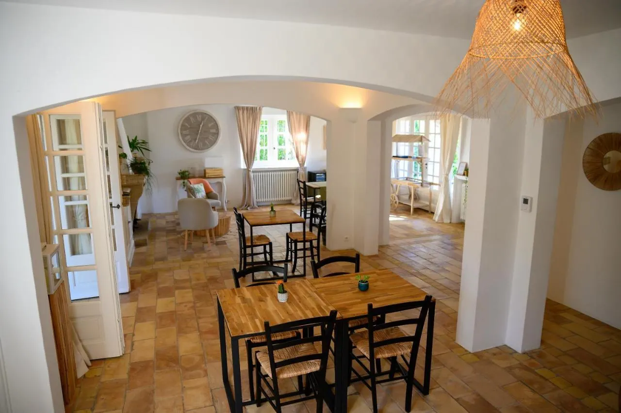 Bed and Breakfast Le Mas De La Source Mougins 0*,  Francie