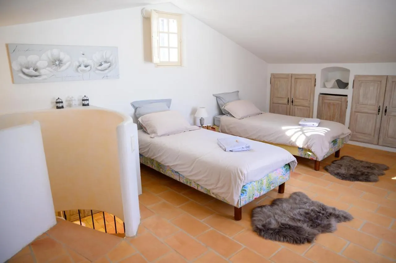 Le Mas De La Source Bed and Breakfast Μουζέν 0*,  Γαλλία