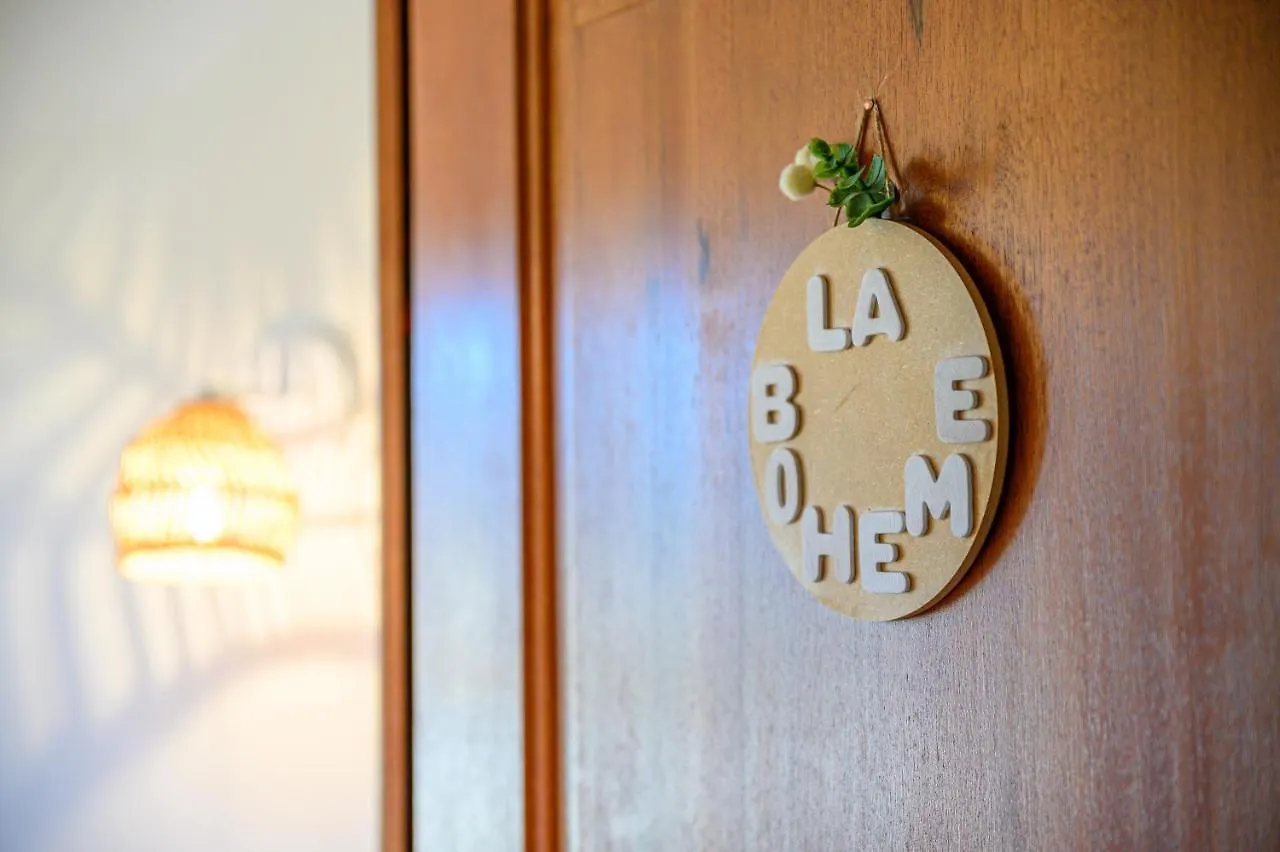 Le Mas De La Source Bed and Breakfast Μουζέν