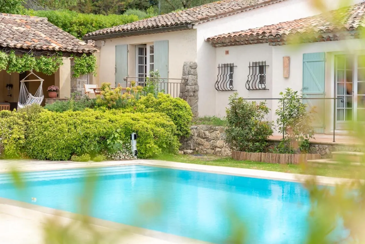 Bed and Breakfast Le Mas De La Source Мужен