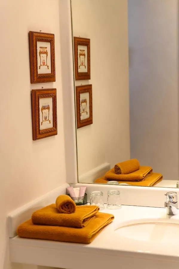 Le Mas De La Source Bed and Breakfast Mougins 0*,  Francia